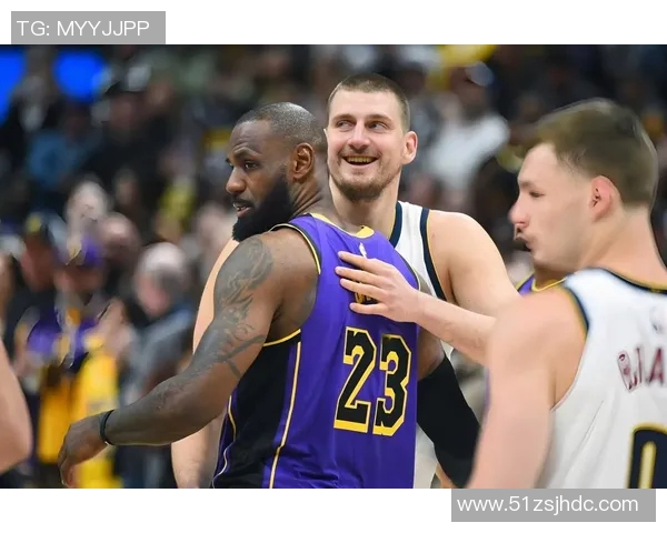 湖人遗憾输球，詹姆斯砍下22+6+10后提前离场，东契奇赛后拥抱杰伦威